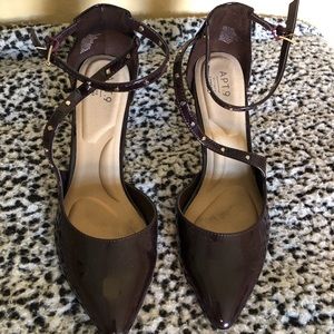 Size 10 burgundy cross over strap heels